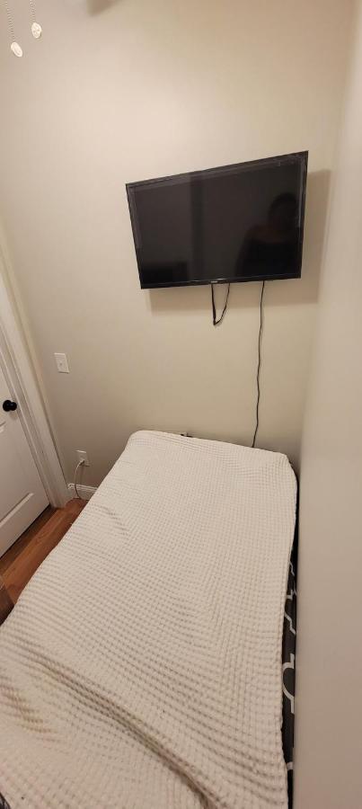 Private Bedroom Near Бостон Экстерьер фото