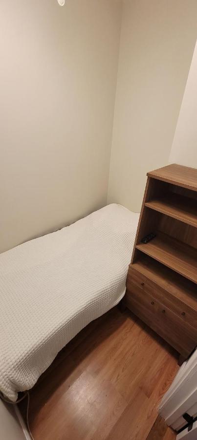 Private Bedroom Near Бостон Экстерьер фото