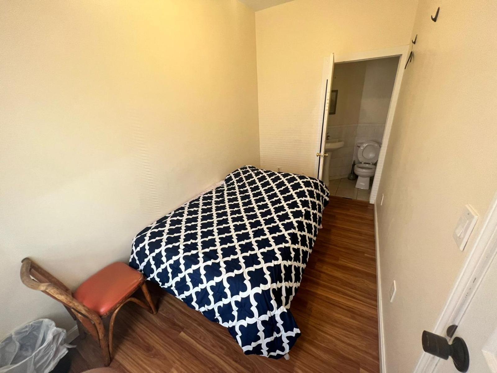 Private Bedroom Near Бостон Экстерьер фото