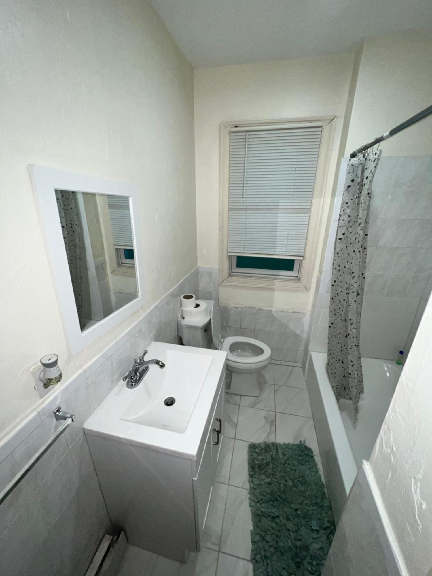 Private Bedroom Near Бостон Экстерьер фото