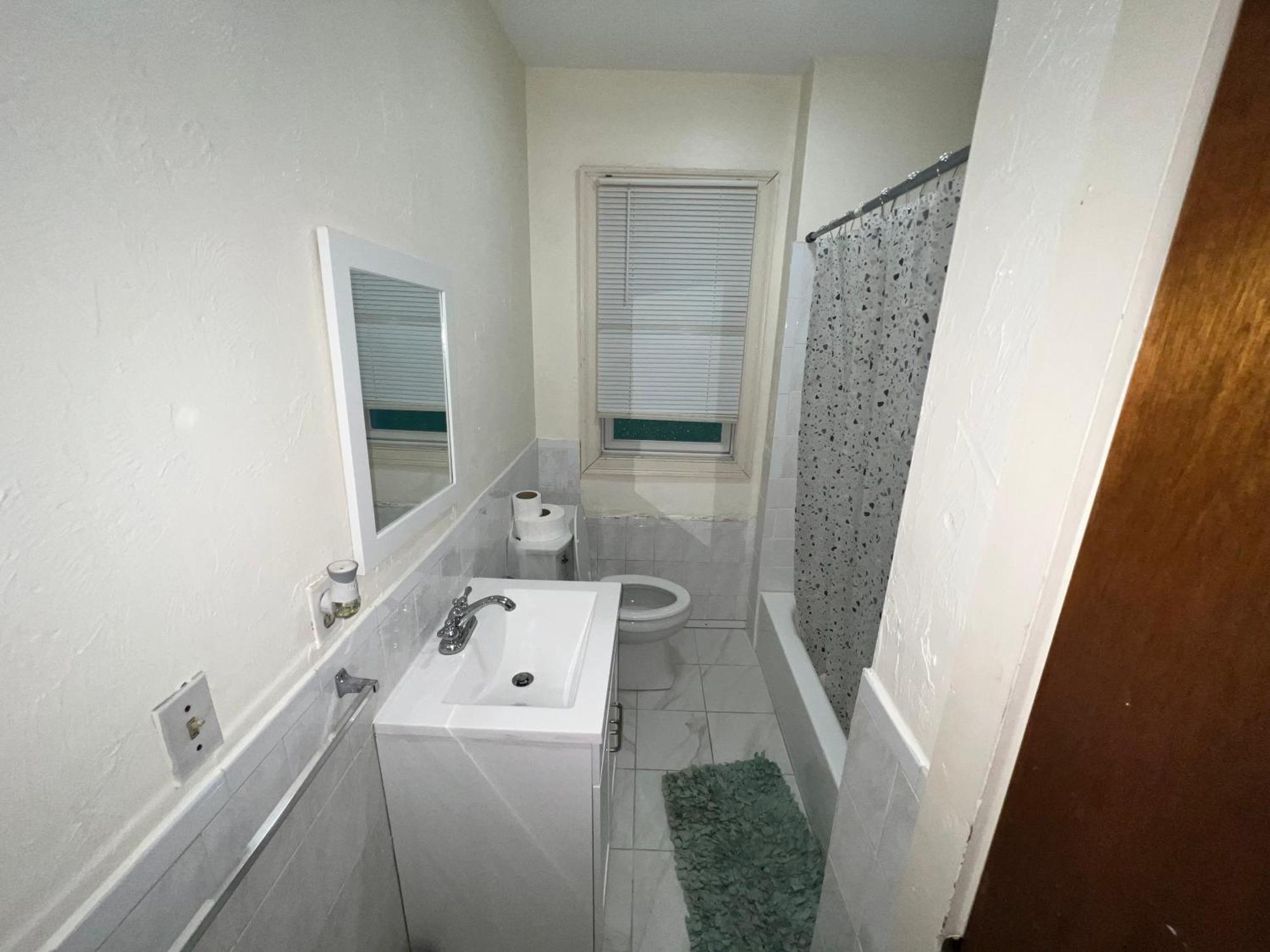 Private Bedroom Near Бостон Экстерьер фото