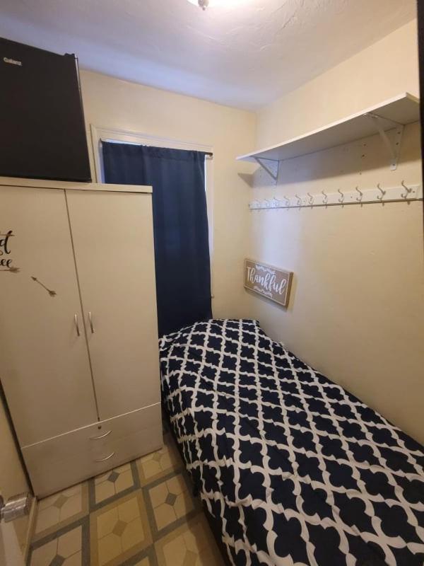 Private Bedroom Near Бостон Экстерьер фото
