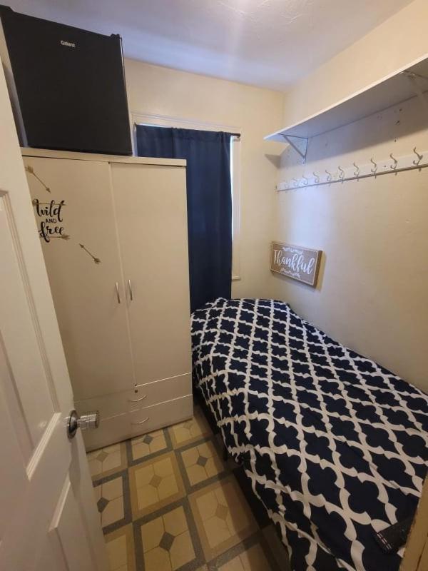 Private Bedroom Near Бостон Экстерьер фото
