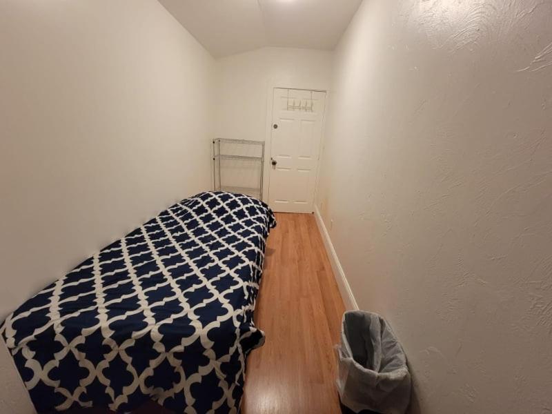 Private Bedroom Near Бостон Экстерьер фото