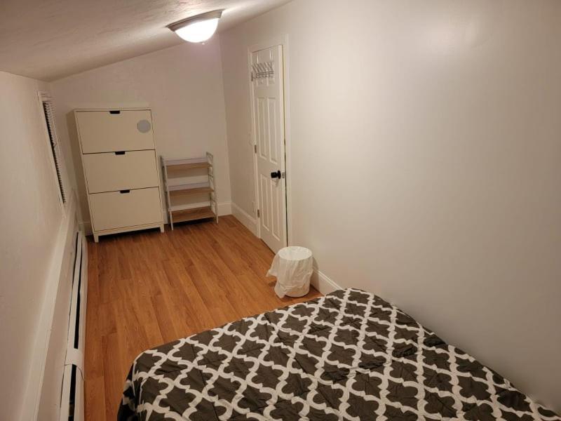 Private Bedroom Near Бостон Экстерьер фото